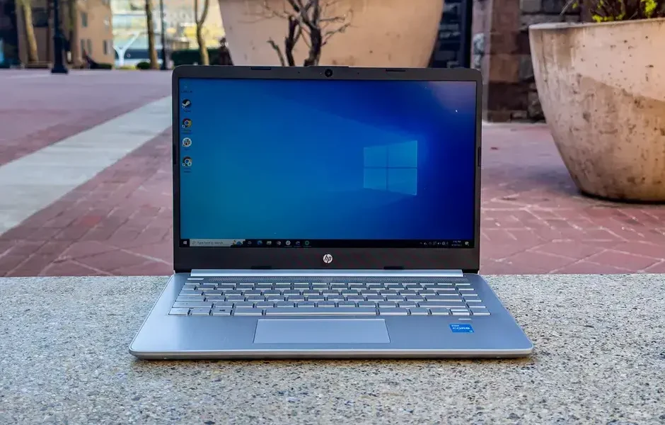 What’s-it-like-to-use-a-$300-Windows-laptop-for-a-day